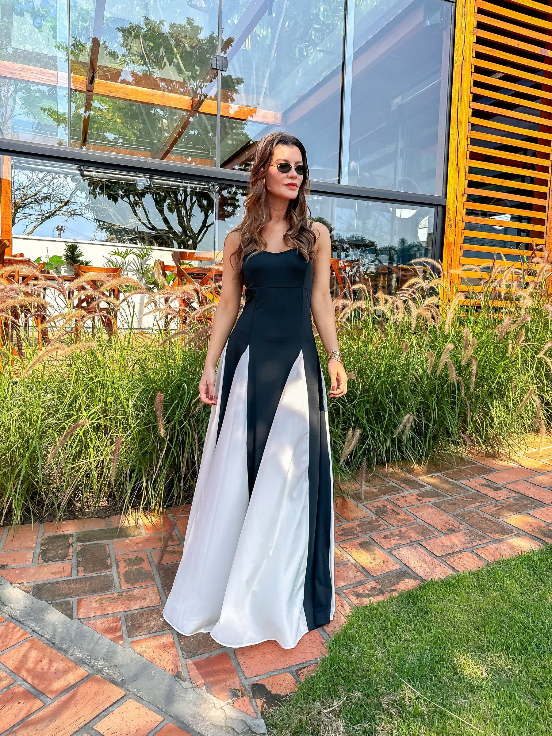 Vestido Longo com Decote Coração Alças Finas e Corpete Ajustado – Celine