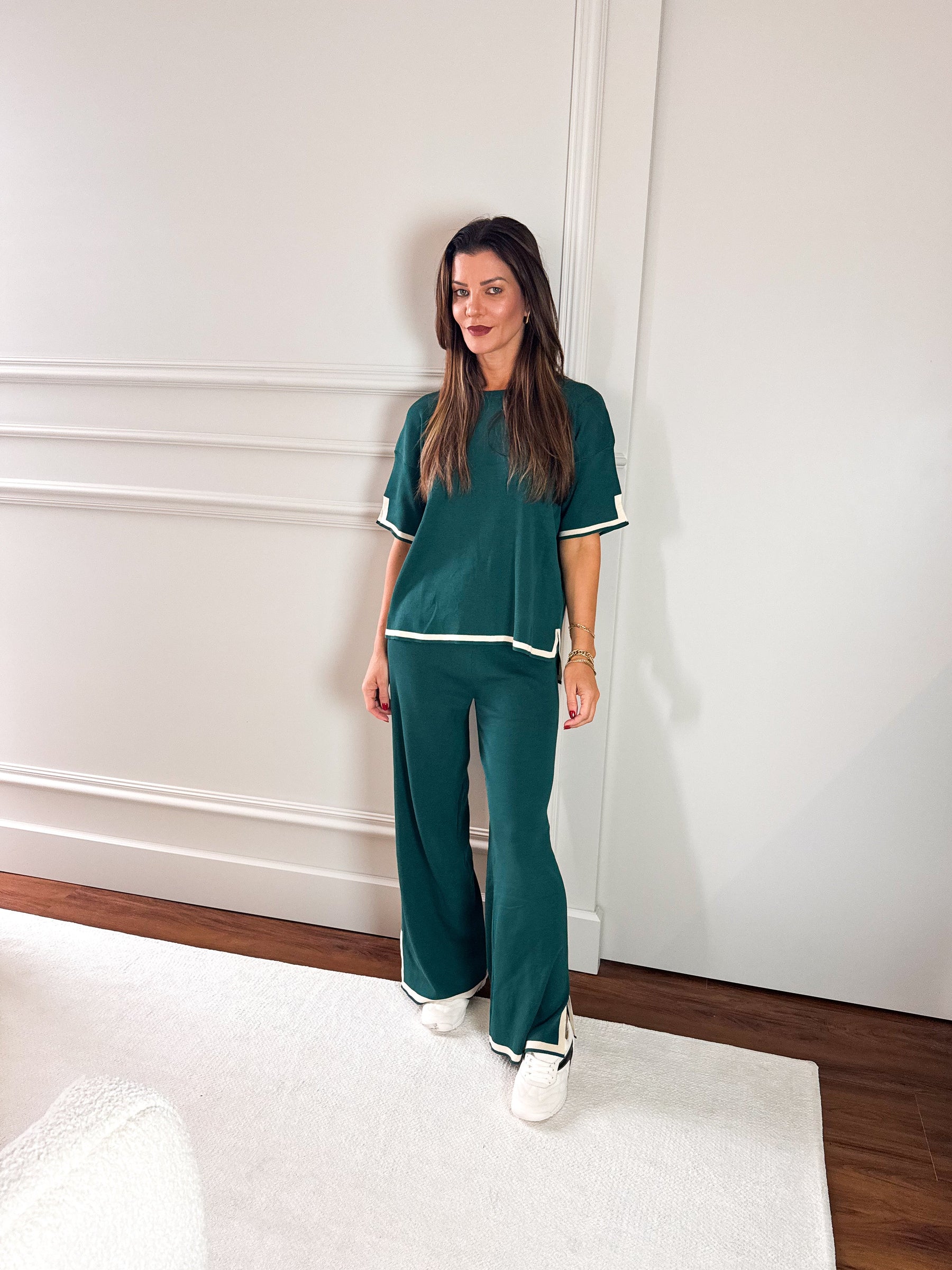 Conjunto Feminino em Viscose com Blusa Mullet de Manga Curta e Calça Cintura Alta com Fenda na Barra - Mirtes [FRETE FULL]