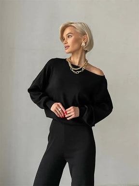 Conjunto com Blusa de Gola Assimétrica e Calça Flare Cintura Alta - Amelia