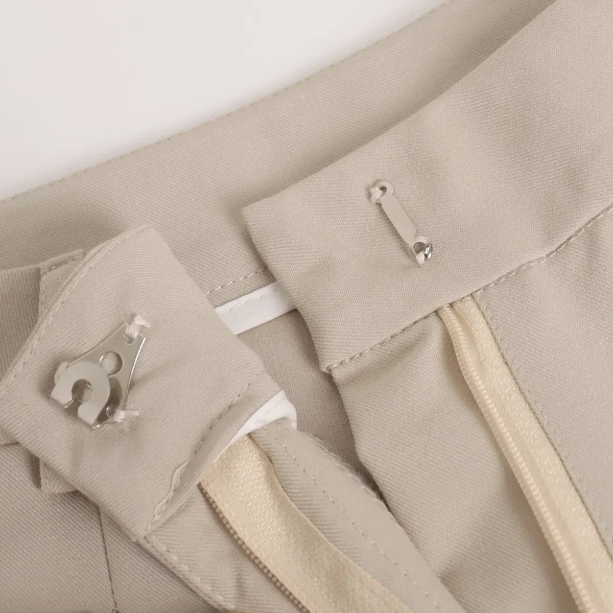 Calça Wide Leg em Alfaiataria Clássica com Cintura Alta e Bolsos – Kate